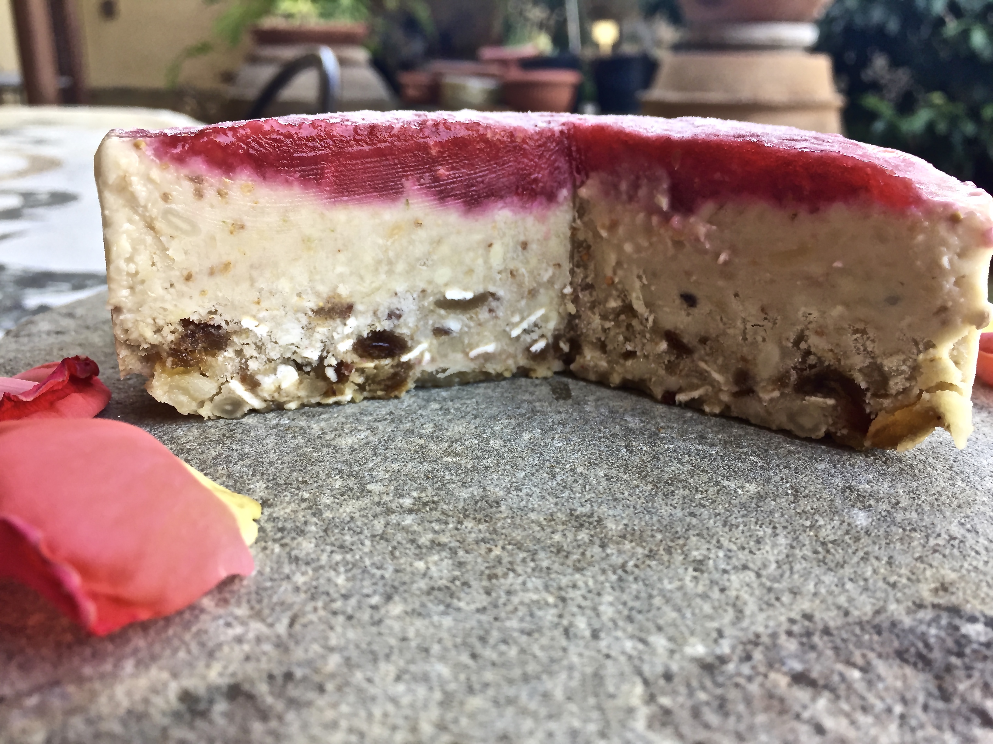 Torta gelato vegan crudista di fichi e anacardi